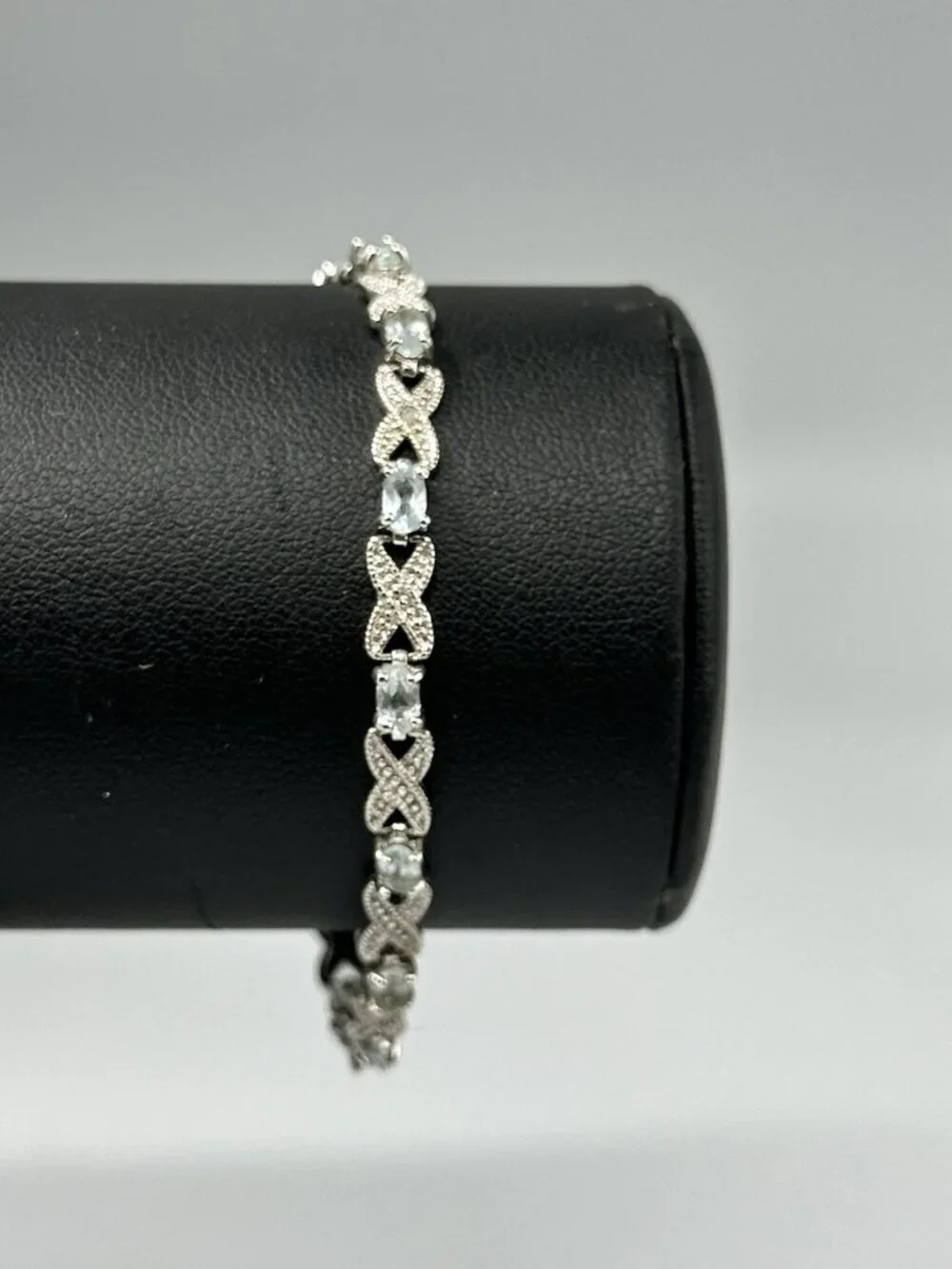 Infinity Link Tennis Bracelet Sterling Silver Blue Oval Stones 8 Grams 7.25”
